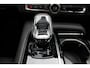 Volvo V90 2.0 T8 Plug-in hybrid AWD Ultra Dark |Luchtvering|360 graden camera | Blind spot | Verwarmbare voorstoelen en achterbank | Verwarmbaar stuurwiel | Geventileerde stoelen | Trekhaak | Android Auto/Apple CarPlay | Bowers & Wilkens Audio systeem | Elektrisch verstelbare stoelen met geheugen |