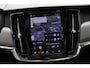 Volvo V90 2.0 T8 Plug-in hybrid AWD Ultra Dark |Luchtvering|360 graden camera | Blind spot | Verwarmbare voorstoelen en achterbank | Verwarmbaar stuurwiel | Geventileerde stoelen | Trekhaak | Android Auto/Apple CarPlay | Bowers & Wilkens Audio systeem | Elektrisch verstelbare stoelen met geheugen |