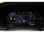 Volvo V90 2.0 T8 Plug-in hybrid AWD Ultra Dark |Luchtvering|360 graden camera | Blind spot | Verwarmbare voorstoelen en achterbank | Verwarmbaar stuurwiel | Geventileerde stoelen | Trekhaak | Android Auto/Apple CarPlay | Bowers & Wilkens Audio systeem | Elektrisch verstelbare stoelen met geheugen |