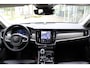Volvo V90 2.0 T8 Plug-in hybrid AWD Ultra Dark |Luchtvering|360 graden camera | Blind spot | Verwarmbare voorstoelen en achterbank | Verwarmbaar stuurwiel | Geventileerde stoelen | Trekhaak | Android Auto/Apple CarPlay | Bowers & Wilkens Audio systeem | Elektrisch verstelbare stoelen met geheugen |