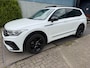 Volkswagen Tiguan Allspace 1.5 TSI R-Line Business+ 7P. BLACK-STYLE NIEUWSTAAT I 2X R-line I Virtual I 19" I Keyless I IQ.light I Trekhaak I 7P I NL-auto I Winterpakket I