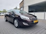 Opel Astra 1.6Turbo Cosmo Dealer onderhouden Nieuwe Distributieriem origineel NL 17 inch Climate controle Navigatie cruise control