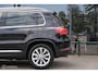 Volkswagen Tiguan 1.4 TSI Sport&Style | Vol lederen interieur | Nieuwe distributieketting | Trekhaak | schermen in. hoofdsteunen | lage km | Getint glas | Cruise | Climate