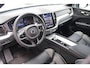 Volvo XC60 T6 Recharge AWD Plus Dark | Longe Range | Stoelverwarming | Trekhaak | Parkeercamera | BLIS | Pilot Assist | Glossy Black | Keyless