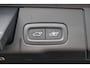 Volvo XC60 T6 Recharge AWD Plus Dark | Longe Range | Stoelverwarming | Trekhaak | Parkeercamera | BLIS | Pilot Assist | Glossy Black | Keyless