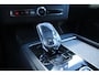 Volvo XC90 T8 Plug-in hybrid AWD Ultra Dark | Luchtvering | Panoramadak | Trekhaak | Verwarmbare voorstoelen met massagefunctie en ventilatie | 360 graden camera | Keyless | Premium audio by Bowers &Wilkins | Head-up display