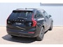 Volvo XC90 T8 Plug-in hybrid AWD Ultra Dark | Luchtvering | Panoramadak | Trekhaak | Verwarmbare voorstoelen met massagefunctie en ventilatie | 360 graden camera | Keyless | Premium audio by Bowers &Wilkins | Head-up display