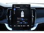Volvo XC90 T8 Plug-in hybrid AWD Ultra Dark | Luchtvering | Panoramadak | Trekhaak | Verwarmbare voorstoelen met massagefunctie en ventilatie | 360 graden camera | Keyless | Premium audio by Bowers &Wilkins | Head-up display