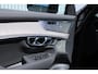 Volvo XC90 T8 Plug-in hybrid AWD Ultra Dark | Luchtvering | Panoramadak | Trekhaak | Verwarmbare voorstoelen met massagefunctie en ventilatie | 360 graden camera | Keyless | Premium audio by Bowers &Wilkins | Head-up display