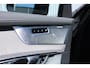 Volvo XC90 T8 Plug-in hybrid AWD Ultra Dark | Luchtvering | Panoramadak | Trekhaak | Verwarmbare voorstoelen met massagefunctie en ventilatie | 360 graden camera | Keyless | Premium audio by Bowers &Wilkins | Head-up display