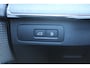 Volvo XC90 T8 Plug-in hybrid AWD Ultra Dark | Luchtvering | Panoramadak | Trekhaak | Verwarmbare voorstoelen met massagefunctie en ventilatie | 360 graden camera | Keyless | Premium audio by Bowers &Wilkins | Head-up display