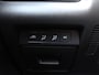 Mazda CX-30 2.0 e-SkyActiv-X M Hybrid Luxury CLIMATE | SCHDAK | LMV18 | CARPLAY | MEMSEATS | STOEL/STUURVERW | HEAD-UP | LEER | AFNBTRHAAK | CAMERA360 | ADAPCRUISE | DAB | LED