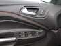 Ford Kuga 1.6 Titanium Trekhaak, Chiptuning, Bluetooth, Cruise control, Parkeersensor voor en achter, Voorstoelen verwarmd, Verwarmd voorruit, Regensensor, Lichtmetalen velgen, De Ford Kuga 1.6 Titanium uit 2013 (handgeschakeld) is een comfortabele en veelzijdige SUV met een sportief karakter. De krachtige en soepele 1.6 EcoBoost-motor zorgt voor een fijne rijervari