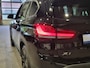 BMW X1 xDrive25e High Executive Sportline | Black edition | Panorama | Camera | Trekaak | HUD | Stoelverwarming