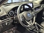 BMW X1 xDrive25e High Executive Sportline | Black edition | Panorama | Camera | Trekaak | HUD | Stoelverwarming