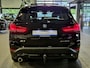BMW X1 xDrive25e High Executive Sportline | Black edition | Panorama | Camera | Trekaak | HUD | Stoelverwarming