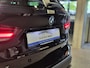 BMW X1 xDrive25e High Executive Sportline | Black edition | Panorama | Camera | Trekaak | HUD | Stoelverwarming