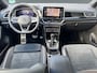 Volkswagen T-Roc 1.5 150pk TSI R-Line Edition Navigatie 'Discover Media' | Afneembare trekhaak | Parkeerassistent (Park Assist)