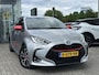 Toyota Yaris 1.5 hybride Dynamic l Coral Red Pack l Origineel NL l 1e-eigenaar l Fabrieksgarantie t/m 2028