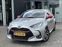 Toyota Yaris 1.5 hybride Dynamic l Coral Red Pack l Origineel NL l 1e-eigenaar l Fabrieksgarantie t/m 2028