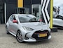 Toyota Yaris 1.5 hybride Dynamic l Coral Red Pack l Origineel NL l 1e-eigenaar l Fabrieksgarantie t/m 2028