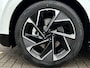 Lynk & Co 02 More 66 kWh | Trekhaak | Panoramadak | 360 camera | Harman Kardon audio | Dodehoekdetectie | Stoel/Stuurverwarming | Apple CarPlay/Android Auto | 20"LM-velgen | Elektrisch bedienbare voorstoelen met geheugenfunctie | Klimaat warmtepomp | Elektrisch bedienbare achterklep |