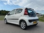 Peugeot 107 1.0 Active / 1e Eigenaar / slechts 64.865 km / 2x Camera / Airco / PDC / LED / 14" Velgen / Goed Onderhouden! /