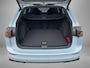 Volkswagen Golf Variant 1.5eTSI/150PK R-Line Black Style DSG · Navigatie · Harman/Kardon · 360°Camera + Parkeersensoren · Stoelverwarming · Garantie t/m 23-04-2030 of 100000km.