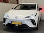 MG MG4 ELECTRIC LUXURY LONG RANGE 204 PK 64 KWH FABRIEKGARANTIE TOT 2031 !!! NAVIGATIE ADAPTIVE CRUISE CONTROL APPLE CARPLAY/ANDROID 360 CAMERA STOEL EN STUURVERWARMING DODEHOEKSENSOREN RIJSTROOKSENSOREN KEYLESS GO ZEER MOOI !!