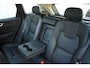 Volvo XC60 T6 350PK Automaat Plug-in Hybrid AWD Plus Dark / Navigatie / 360 Camera / Adaptieve Cruise Control / Stuur & Stoelverwarming / Stoelverwarming achter / Elektr. Achterklep / Schuifdak / Trekhaak