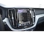 Volvo XC60 T6 350PK Automaat Plug-in Hybrid AWD Plus Dark / Navigatie / 360 Camera / Adaptieve Cruise Control / Stuur & Stoelverwarming / Stoelverwarming achter / Elektr. Achterklep / Schuifdak / Trekhaak