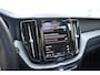 Volvo XC60 T6 350PK Automaat Plug-in Hybrid AWD Plus Dark / Navigatie / 360 Camera / Adaptieve Cruise Control / Stuur & Stoelverwarming / Stoelverwarming achter / Elektr. Achterklep / Schuifdak / Trekhaak