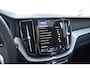 Volvo XC60 T6 350PK Automaat Plug-in Hybrid AWD Plus Dark / Navigatie / 360 Camera / Adaptieve Cruise Control / Stuur & Stoelverwarming / Stoelverwarming achter / Elektr. Achterklep / Schuifdak / Trekhaak