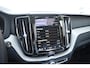 Volvo XC60 T6 350PK Automaat Plug-in Hybrid AWD Plus Dark / Navigatie / 360 Camera / Adaptieve Cruise Control / Stuur & Stoelverwarming / Stoelverwarming achter / Elektr. Achterklep / Schuifdak / Trekhaak