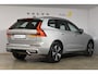 Volvo XC60 T6 350PK Automaat Plug-in Hybrid AWD Plus Dark / Navigatie / 360 Camera / Adaptieve Cruise Control / Stuur & Stoelverwarming / Stoelverwarming achter / Elektr. Achterklep / Schuifdak / Trekhaak
