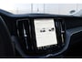Volvo XC60 T6 350PK Automaat Plug-in Hybrid AWD Plus Dark / Navigatie / 360 Camera / Adaptieve Cruise Control / Stuur & Stoelverwarming / Stoelverwarming achter / Elektr. Achterklep / Schuifdak / Trekhaak