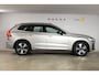 Volvo XC60 T6 350PK Automaat Plug-in Hybrid AWD Plus Dark / Navigatie / 360 Camera / Adaptieve Cruise Control / Stuur & Stoelverwarming / Stoelverwarming achter / Elektr. Achterklep / Schuifdak / Trekhaak