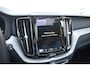 Volvo XC60 T6 350PK Automaat Plug-in Hybrid AWD Plus Dark / Navigatie / 360 Camera / Adaptieve Cruise Control / Stuur & Stoelverwarming / Stoelverwarming achter / Elektr. Achterklep / Schuifdak / Trekhaak