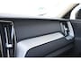 Volvo XC60 T6 350PK Automaat Plug-in Hybrid AWD Plus Dark / Navigatie / 360 Camera / Adaptieve Cruise Control / Stuur & Stoelverwarming / Stoelverwarming achter / Elektr. Achterklep / Schuifdak / Trekhaak