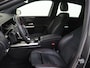 Mercedes-Benz B-klasse 180 Business Solution AMG Parkeercamera / Stoelverwarming / elektrische kofferklep /