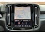 Volvo XC40 B4 Plus Black Edition | Panoramisch schuif-/kanteldak | Elektrisch verstelbare voorstoelen met geheugenfunctie | 360 graden camera | Extra getint glas achter | Premium audio by Harman Kardon | Dak in contrasterende kleur Black Stone | Stoel- / stuurwielverwarming | 20 inch. lichtmetalen velgen | Adaptieve cruise control | BLIS