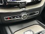 Volvo XC60 2.0 B5 250 PK Inscription Aut. | SCHUIF/KANTELDAK| HEAD UP DISPLAY| LEDER| ADAPTIEVE CRUISE CONTROL| HARMAN/KARDON SOUND| DODEHOEK DETECTIE| FULL LED|