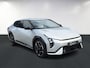 Kia EV4 Fastback GT-Line Business Edition 81.4 kWh | Stoel- en stuurwielverwarming | Adaptieve Cruisecontrol | Privacy glass | Achteruitrijcamera | Elektrisch verstelbare voorstoelen |