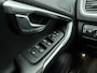 Volvo V40 2.0 T4 190pk Business Sport / Panorama dak / Lederen bekleding / On call / Stoelverwarming / Camera /