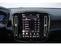 Volvo EX40 Single Motor Extended Range Plus 82 kWh | Trekhaak | Verwarmbare voorstoelen en stuurwiel | Warmtepomp | Premium audio by Harman Kardon | Apple carplay/Android auto | Adaptieve cruise control