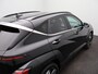 Hyundai Kona 1.6 GDI HEV Premium Sky | Lederen bekleding | Apple Carplay/Android Auto | Schuif-/Kantel Dak | Stoelverwarming | Navigatiesysteem Full Map | Lichtmetalen Velgen 18'' |