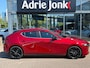 Mazda 3 2.0 e-SkyActiv-X M Hybrid 180 Comfort met Bose AUTOMAAT | LEDER | Bose Audio | A.CAMERA | HEAD-UP DISPLAY | APPLE CARPLAY/ANDROID AUTO | 18"LM VELGEN | NED.AUTO | DELAER ONDERHOUDEN |