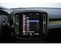 Volvo XC40 T2 R-Design | Verwarmbare voorstoelen en stuurwiel | Apple carplay/Android auto | Adaptieve cruise control | Keyless | Parkeersensor achter | Extra getint glas | 18 inch Lichtmetalen velgen