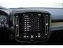 Volvo XC40 T2 R-Design | Verwarmbare voorstoelen en stuurwiel | Apple carplay/Android auto | Adaptieve cruise control | Keyless | Parkeersensor achter | Extra getint glas | 18 inch Lichtmetalen velgen