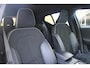 Volvo XC40 T2 R-Design | Verwarmbare voorstoelen en stuurwiel | Apple carplay/Android auto | Adaptieve cruise control | Keyless | Parkeersensor achter | Extra getint glas | 18 inch Lichtmetalen velgen